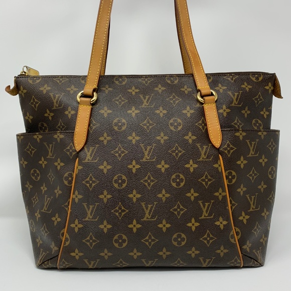 Louis Vuitton Handbags - 100% Auth Louis Vuitton Totally MM Tote Bag